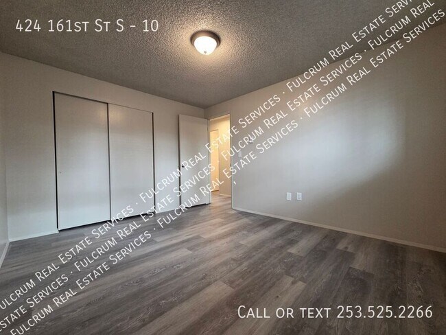 Building Photo - 424 161st St S