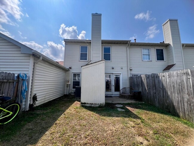 Building Photo - Come see this gorgeous townhouse in the desirable Ocean Lakes community!