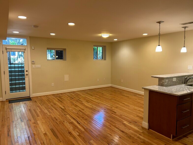 Building Photo - 3547 10th St NW