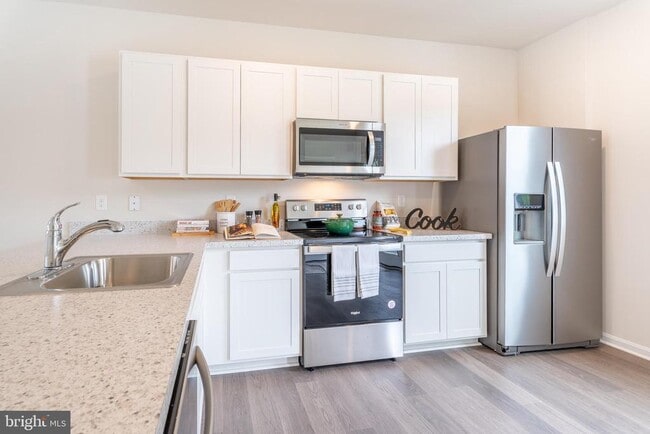 Building Photo - 846 Derwent Ln