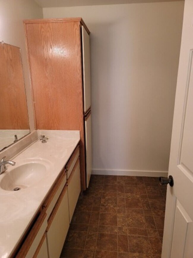 Building Photo - 90-90 Brewer St