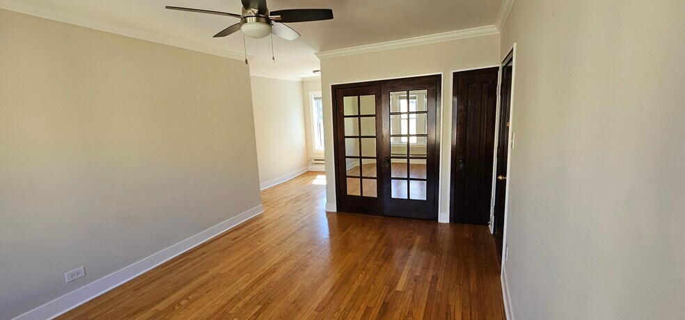 Building Photo - 3824 N Greenview Ave