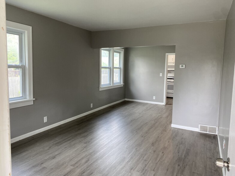 Front room and dinning room - 1831 Short Ave