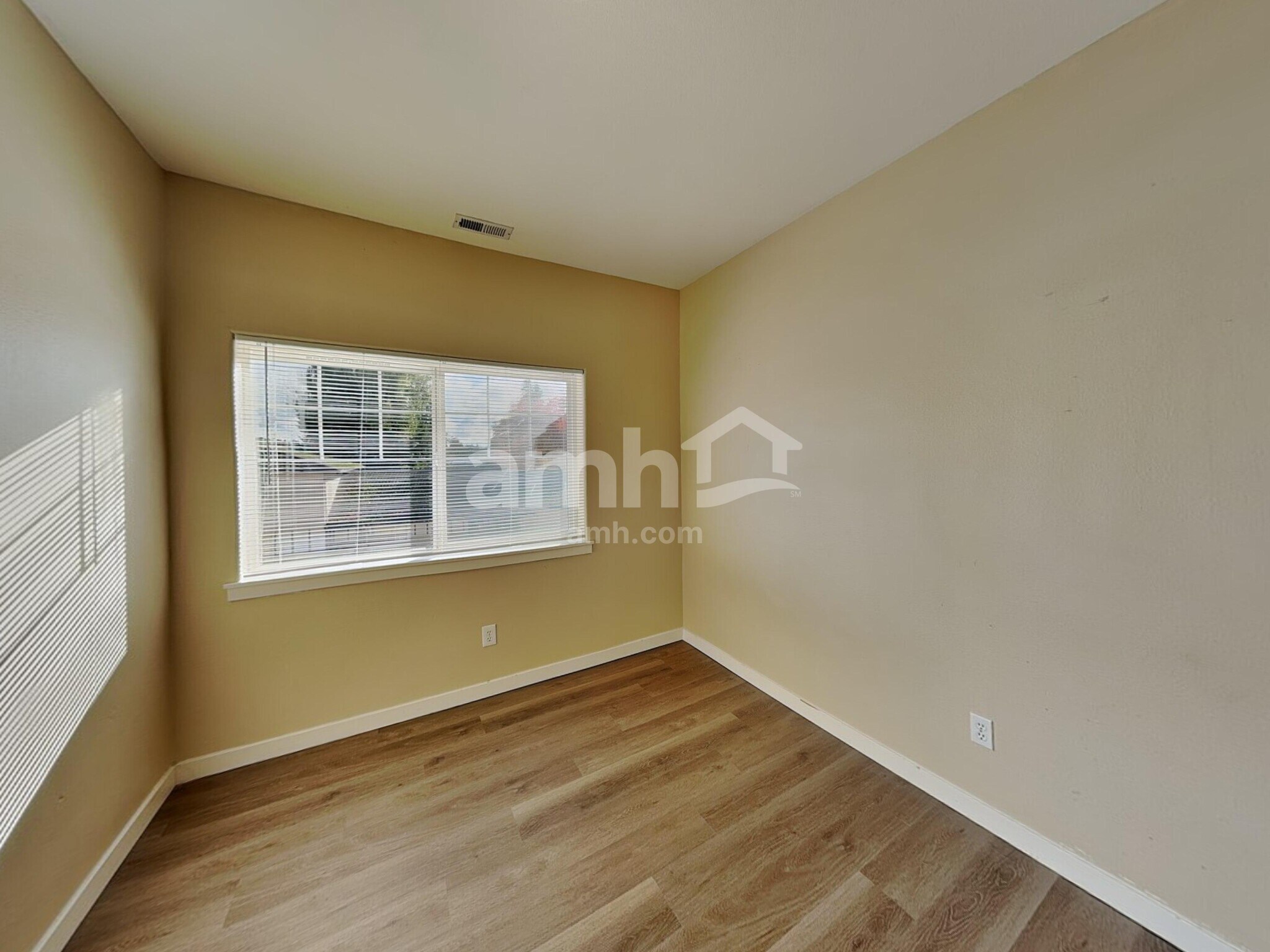 Building Photo - 7353 Rainier Dr