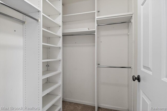 Building Photo - 3255 Camden Dr