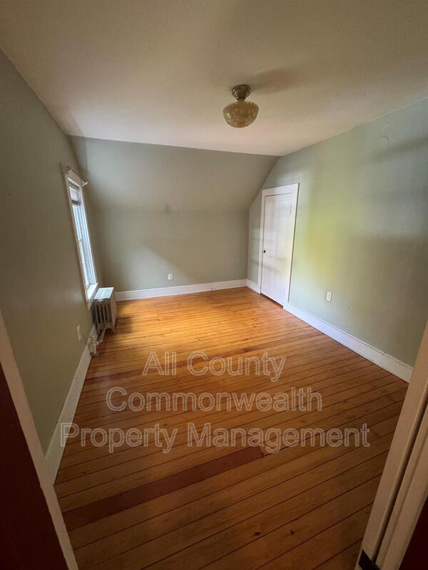 Building Photo - 49 Hoppin Hill Ave