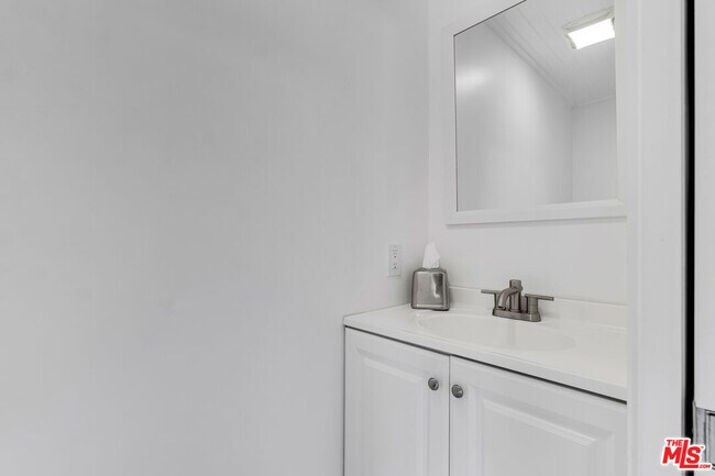 Building Photo - 6249 Tapia Dr
