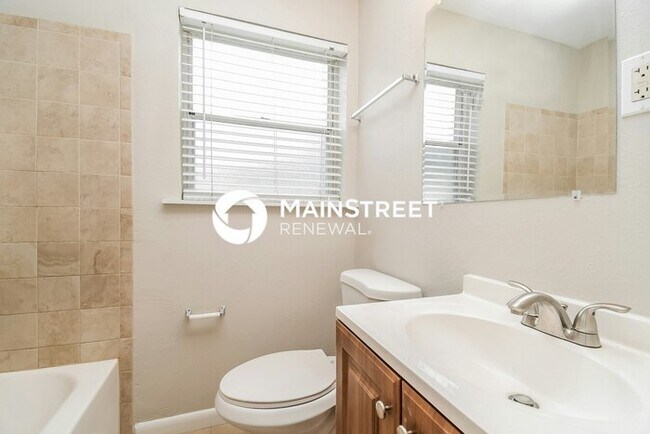 Building Photo - 3 Bedroom Pet-Friendly Home in Jacksonville, FL with Main Street Renewal