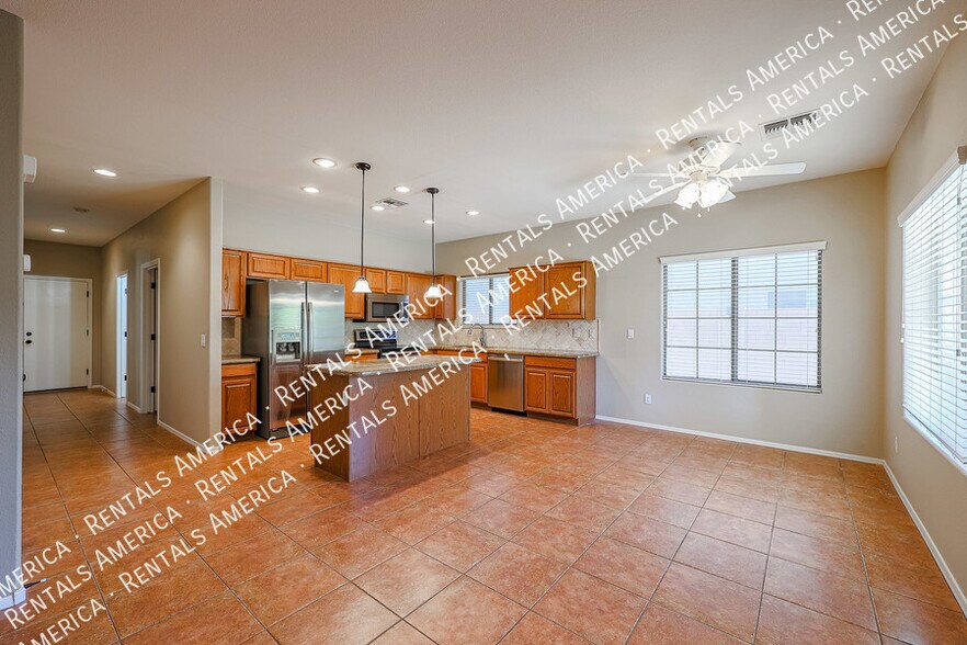 Building Photo - 16021 W Custer Ln