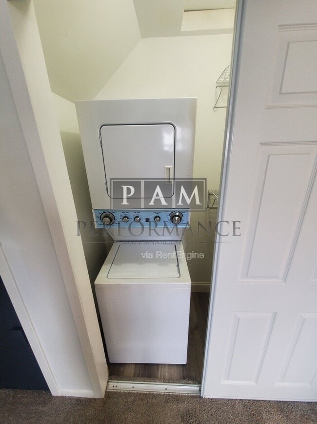 Building Photo - 2829 S Howell Ave