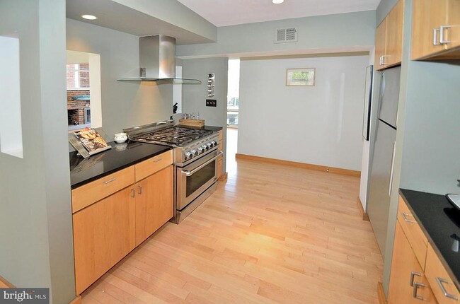 Building Photo - 2227 Glasgow Rd