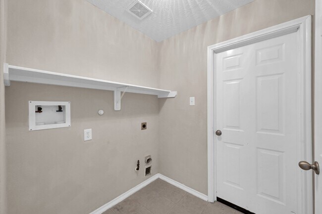 Building Photo - 18441 Sunrise Oaks Ct