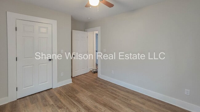 Building Photo - Beautiful 3 bed/ 2 bath home!! Newly remodeled with all updated appliances. Fenced in back yard!!