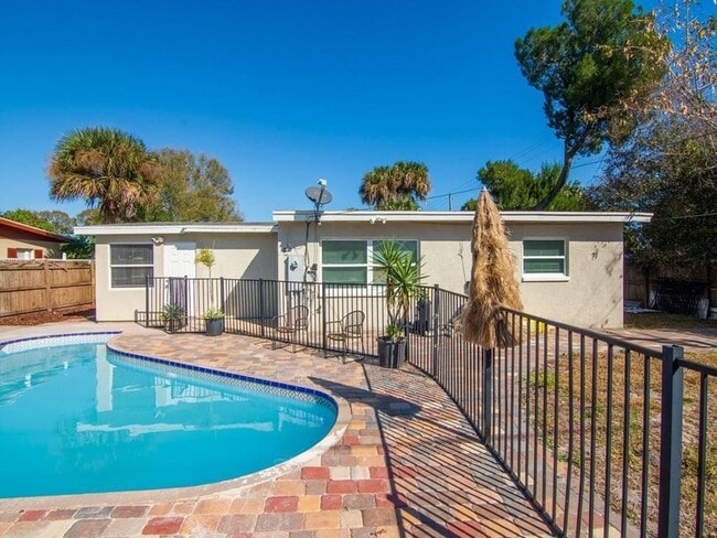 Building Photo - 703 5th Pl SW