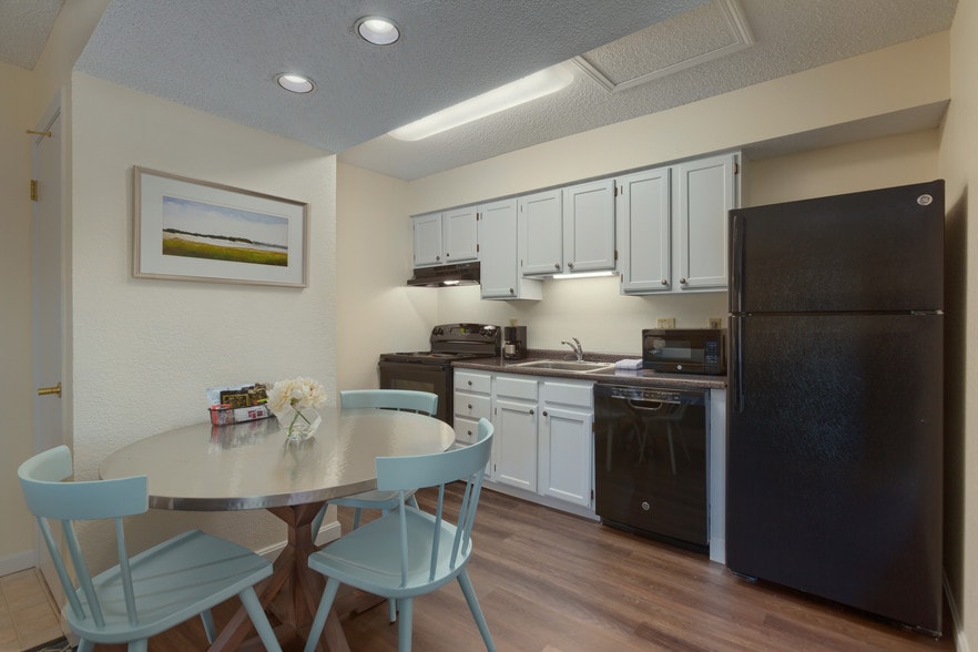 Spacious Kitchen - Residences at Daniel Webster Nashua