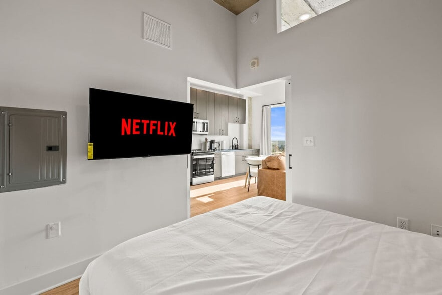 Building Photo - 605 N 12th St