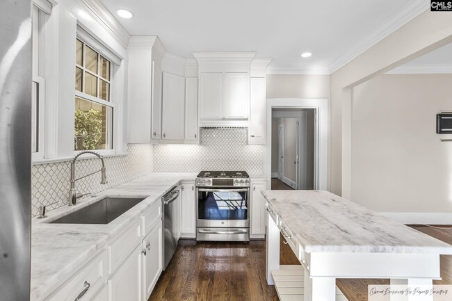 Building Photo - 1701 Pinewood Dr