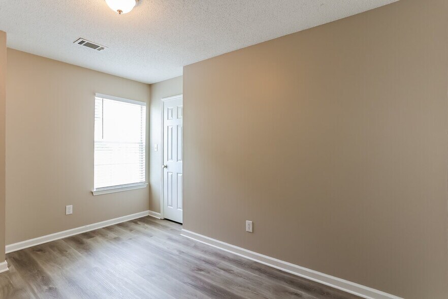 Building Photo - 7317 Essex Dr