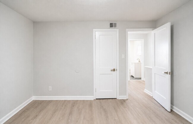 Building Photo - 124 Yorke St