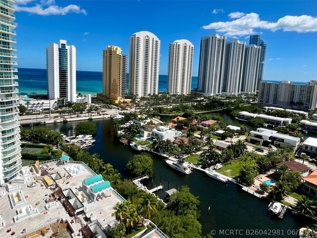Building Photo - 16500 Collins Ave