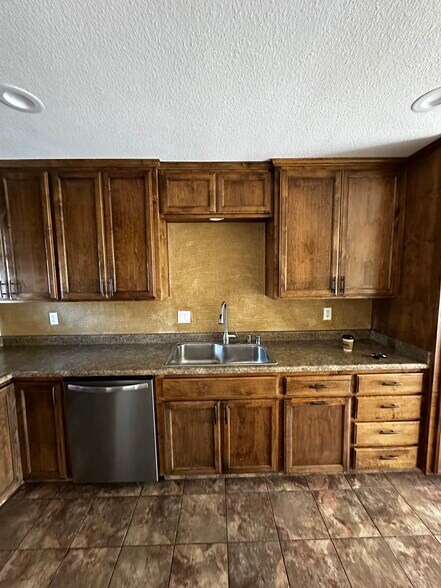 Building Photo - 3722 W Benjamin Holt Dr