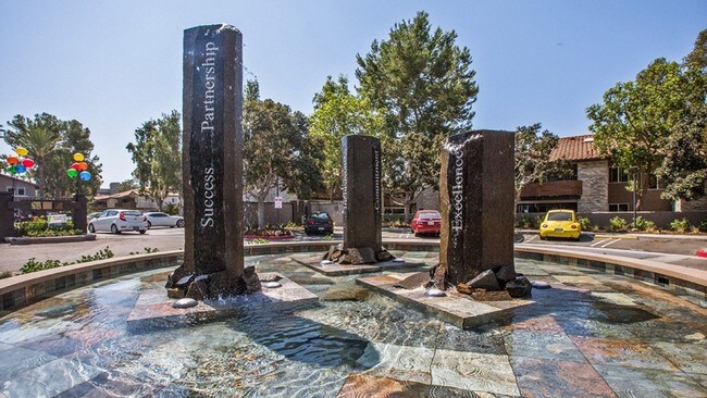 Building Photo - Idyllwillow