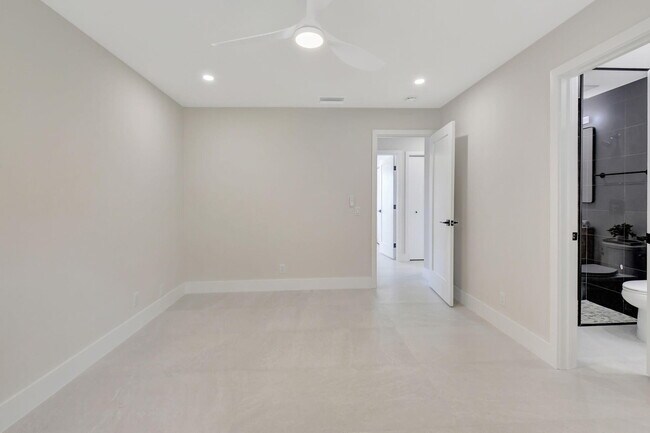 Building Photo - 2894 Florida Blvd