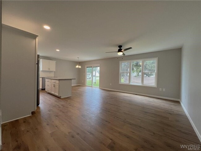 Building Photo - 1589 Center Rd