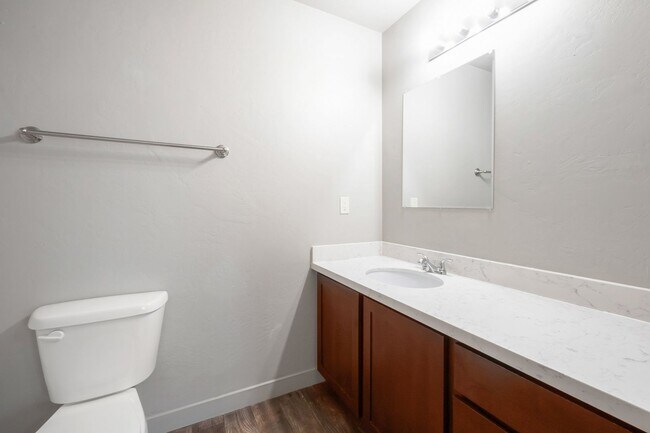 Building Photo - Awesome 2 Story Townhome in Vineyard w/ attached 2 car garage!