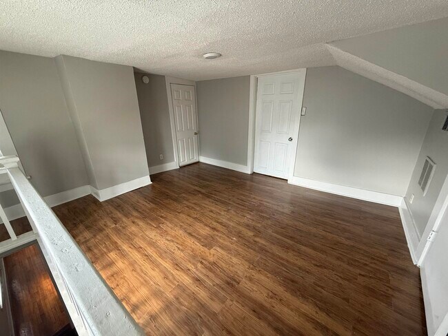 Building Photo - 2078 Walker Ave