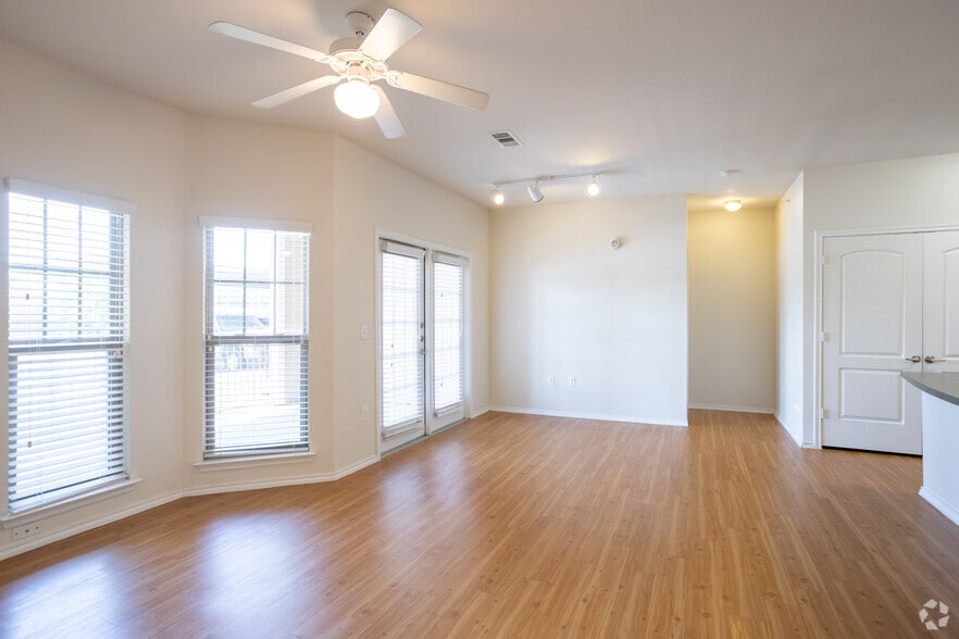 2BR, 2BA - 1,106SF - Cypress Creek Wayside Drive
