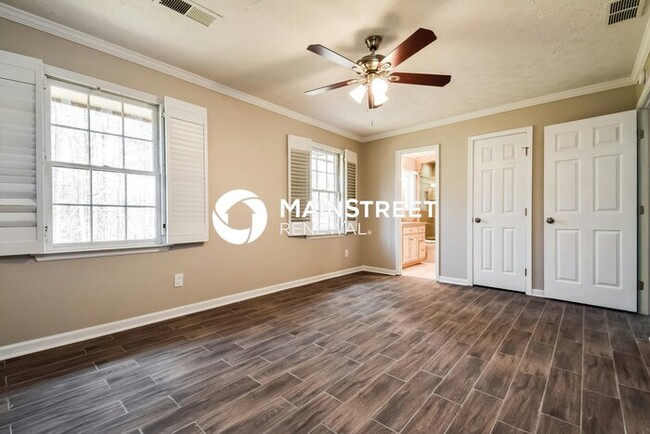 Building Photo - 3 Bedroom Pet-Friendly Home in Fayetteville, GA with Main Street Renewal