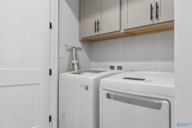 Building Photo - 310 Hay Rake Dr