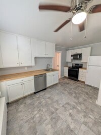 Building Photo - 96 Main St