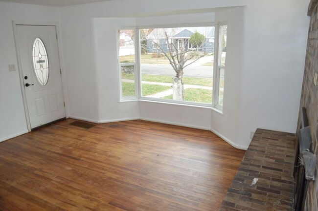 Building Photo - Beautiful Home in Historic Salt Lake District!