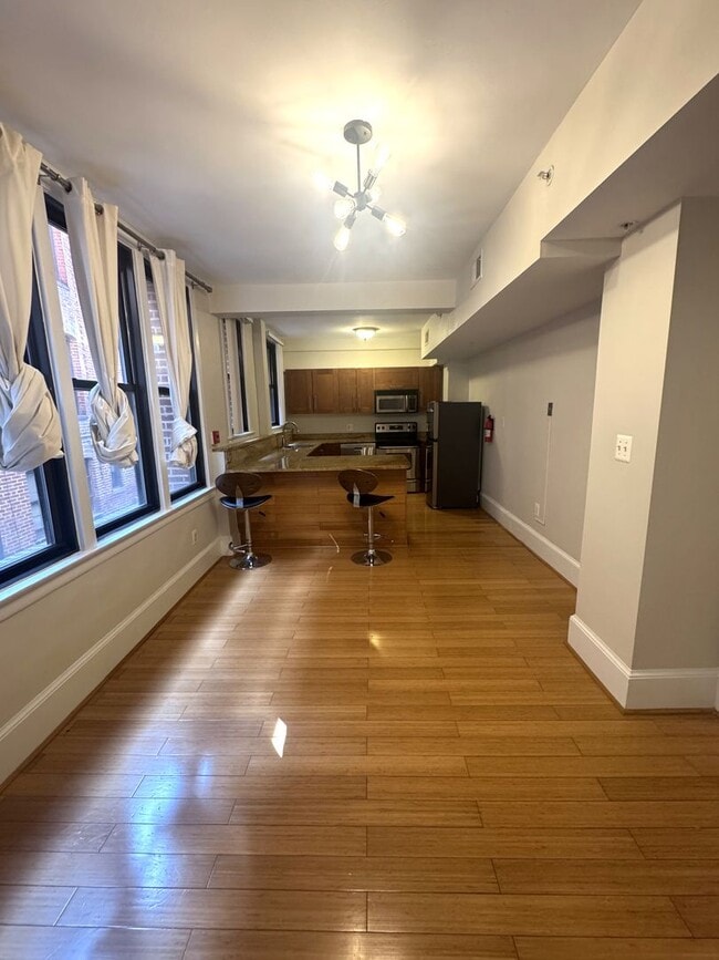 Building Photo - Centrally Located 1BR/1BA Apartment in Adams Morgan – Bright, Modern & Walkable!