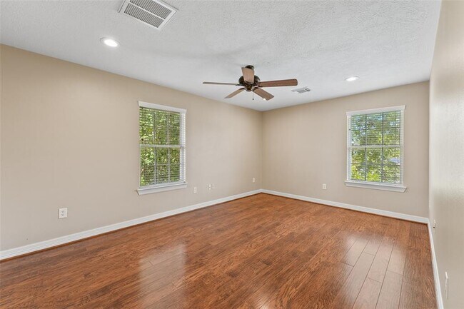 Building Photo - 511 Turner Dr