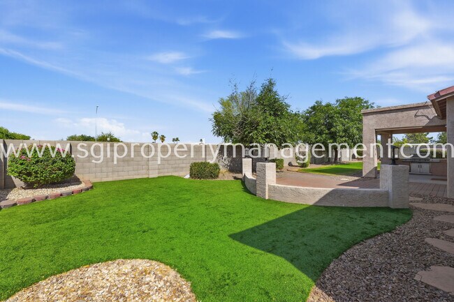 Building Photo - 12442 N 82nd Ln