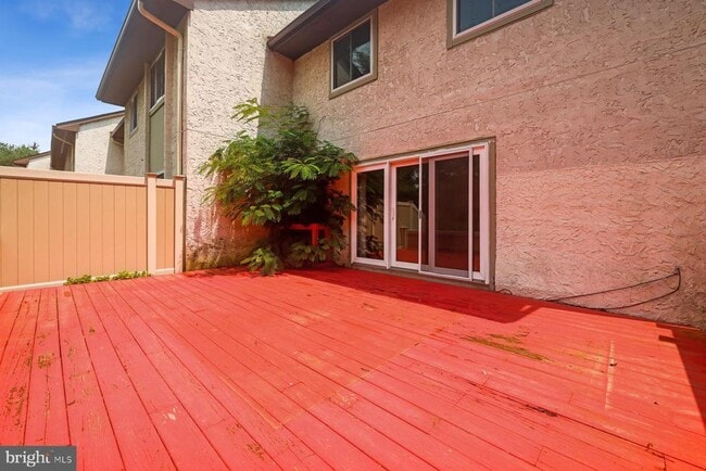 Building Photo - 153 Thoreau Dr