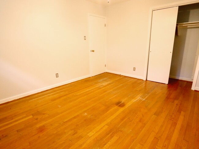 Building Photo - Move-In Ready 3 Bed/1 Bath Rancher | Spacious Yard & Enclosed Porch!