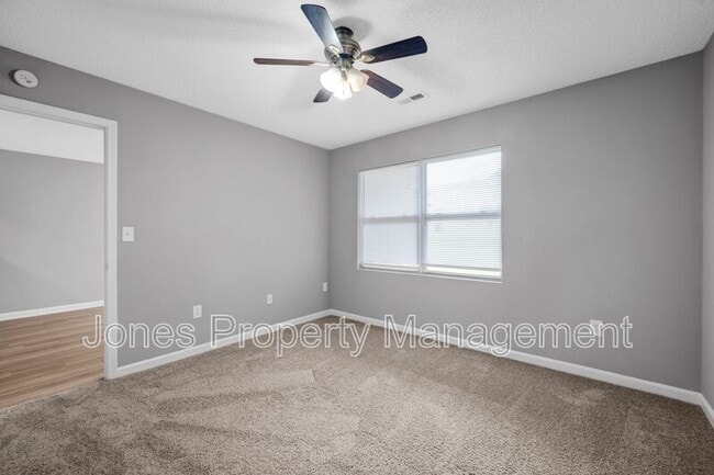 Building Photo - 307 Country Club Dr NE