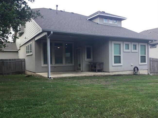 Building Photo - 421 Fair Oaks Dr