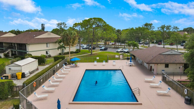 Building Photo - 6489 Chasewood Dr