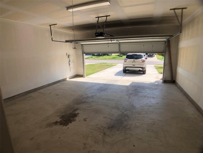 Building Photo - 113 Flexus Ln