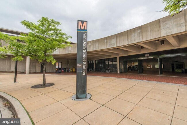 Building Photo - 8 S Van Dorn St