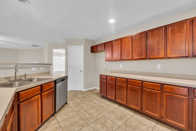 Building Photo - PRICE DROP!!! 3 BEDROOM 2.5 BATH SOUTH FULTON HOME!!