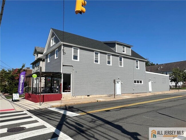 Building Photo - 588 Livingston Ave