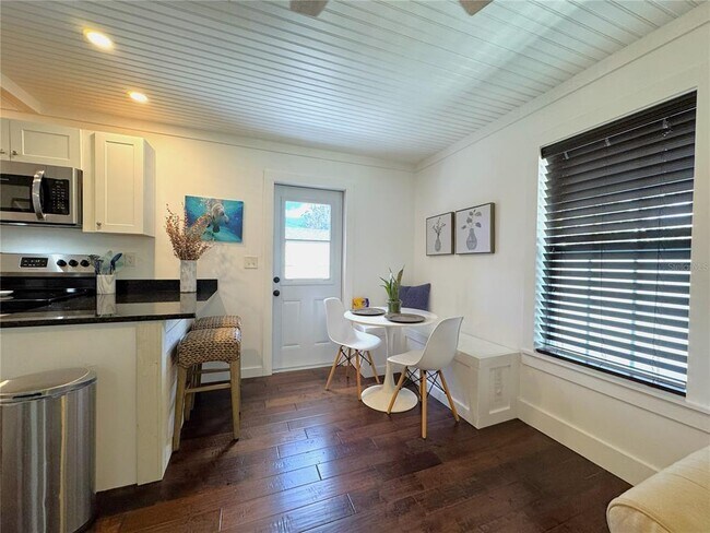 Building Photo - 222 NE 1st Ave