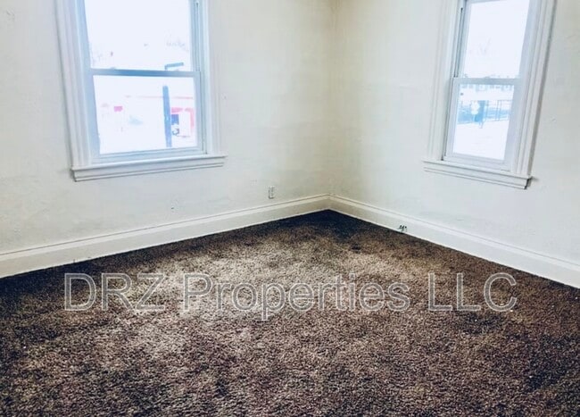 Building Photo - 1017 Bridge St NW