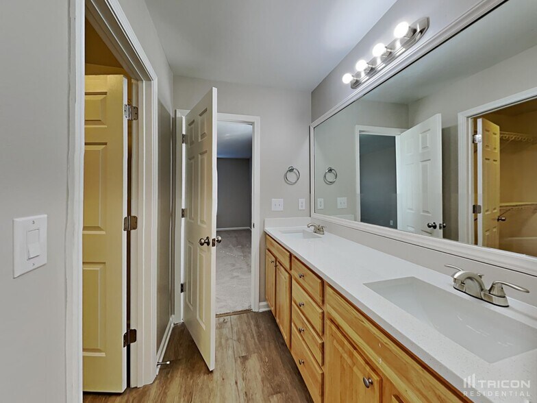 Building Photo - 35 Atherton Dr